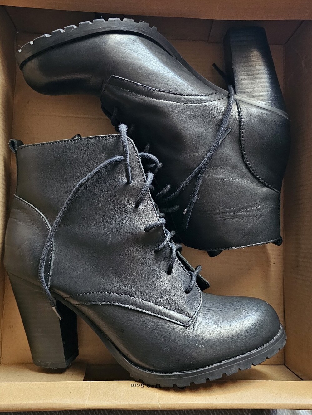 Zigi Soho Black Lace Up Combat Boots Size 7